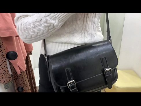 ❤️ Masturbarea în public a tinerei târfe FeralBerry cu un dildo în cabina de probă ☑ at ro.rexporn-com.ru ﹏